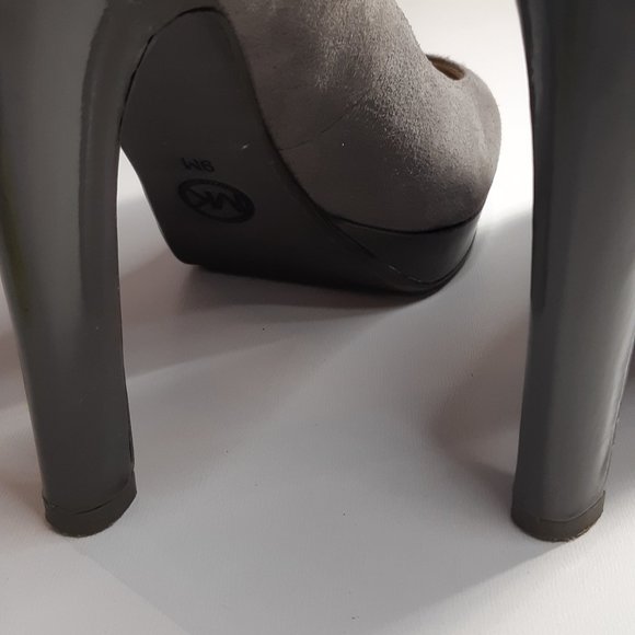 Mickeal Kors womens shoes - Picture 2 of 7